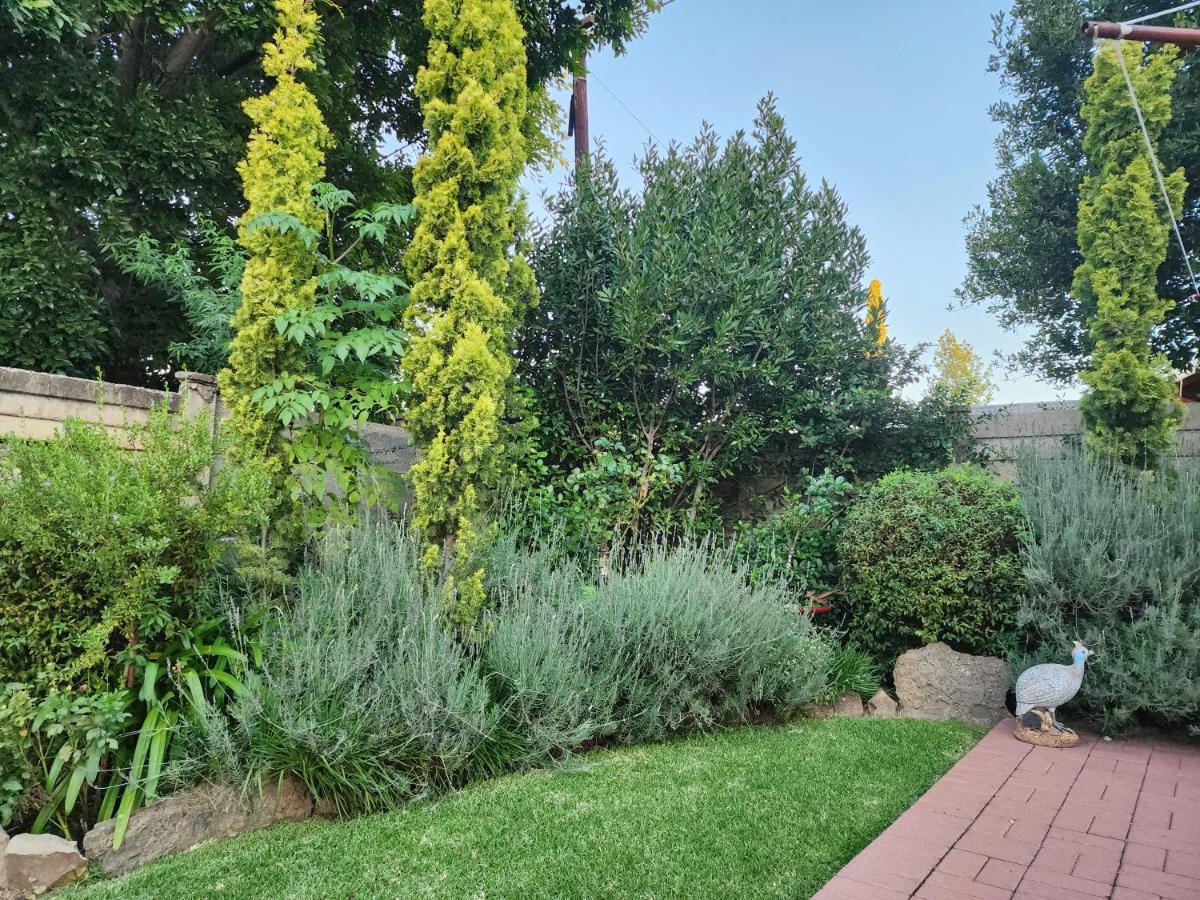 Schnehage Self Catering Apartment Bloemfontein Exterior photo